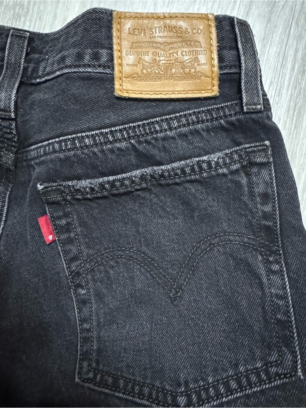Levi’s | Black Distressed Wedgie Straight Jeans | Raw Hem | Button Fly | Size 26 - Picture 6 of 9